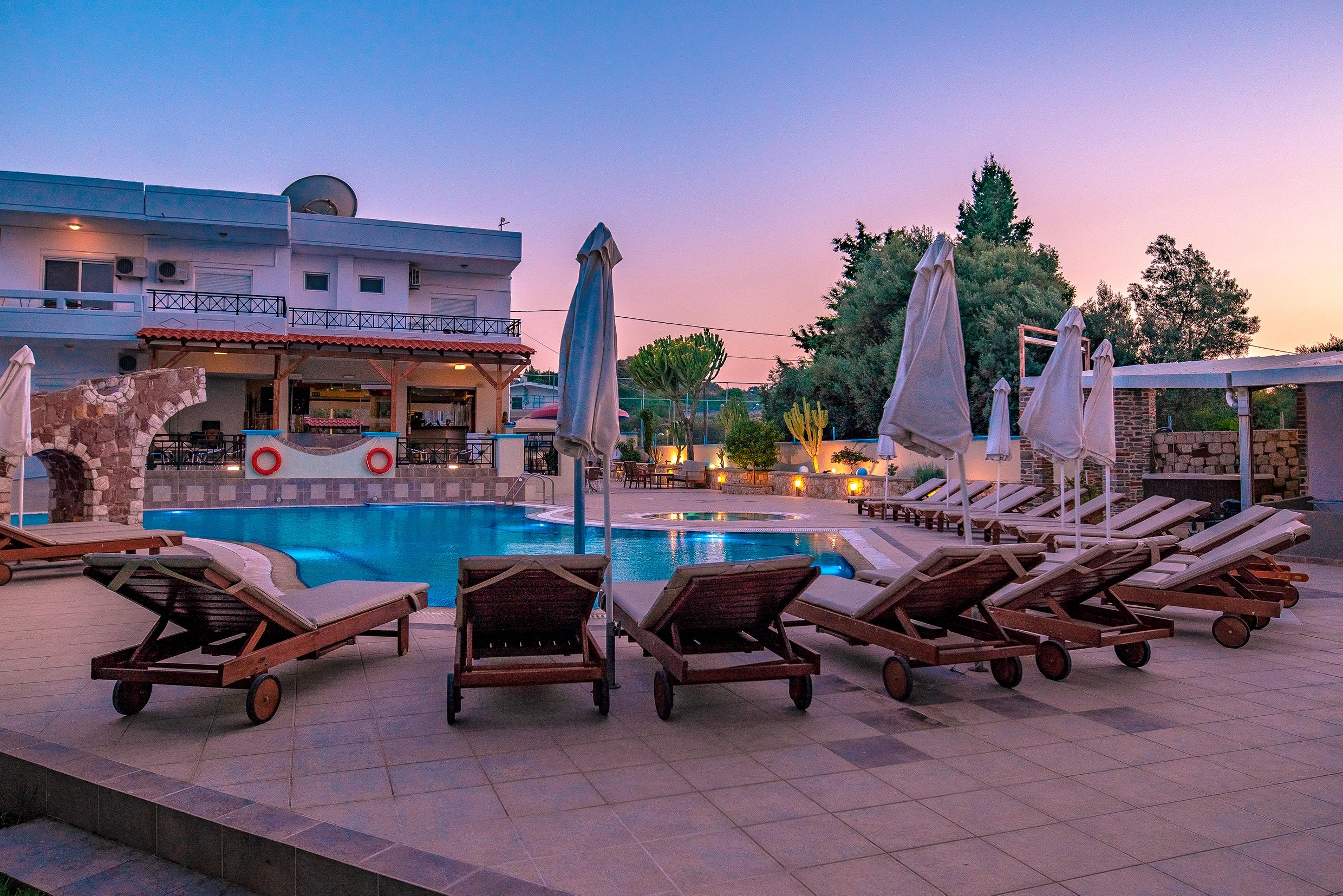 Bright Star Aparthotel Фалираки Екстериор снимка
